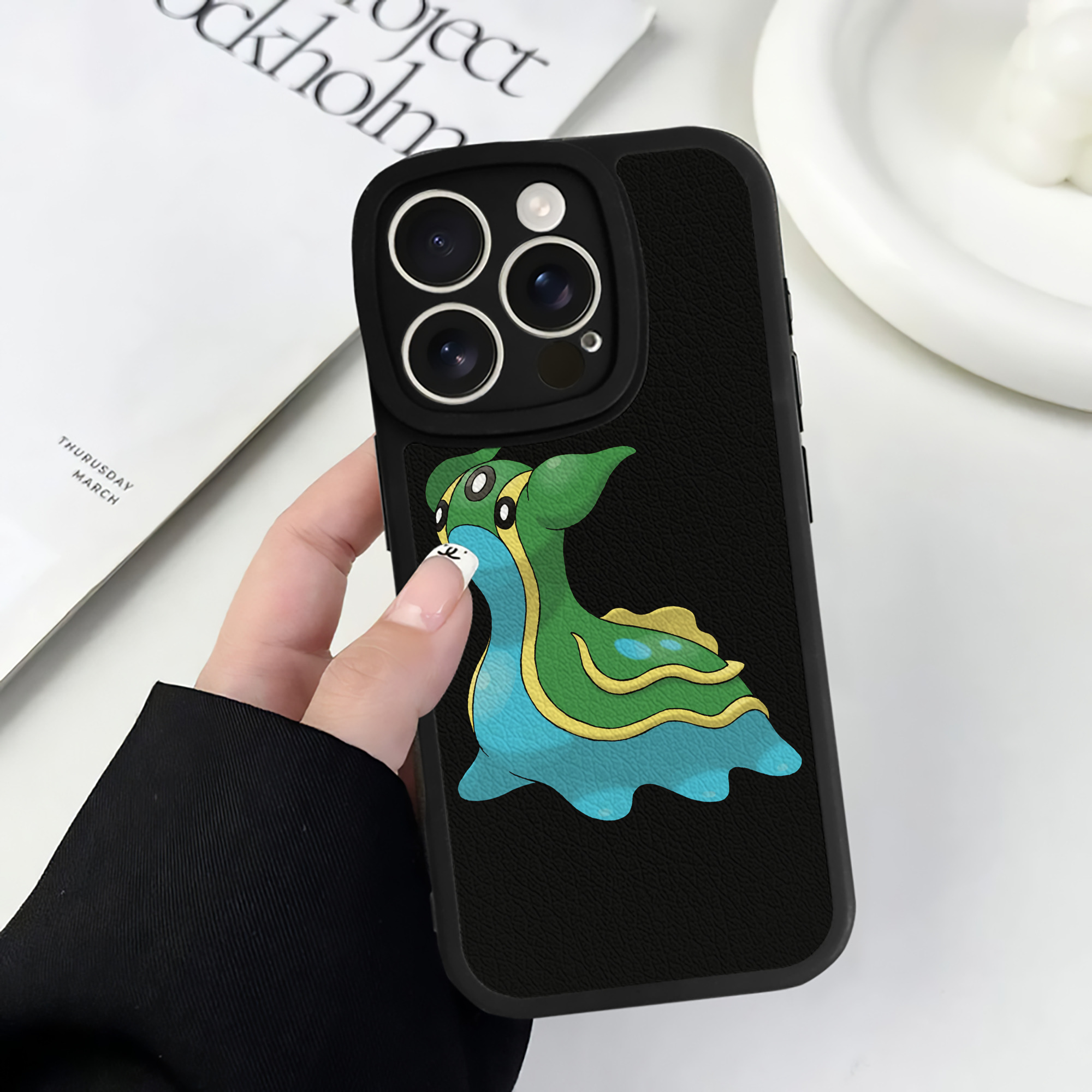 （画像用） ポケットモンスター Pokémon 【iPhone 16シリーズ対応】シリコンスマホケース（レザー調） 材質：シリコン
